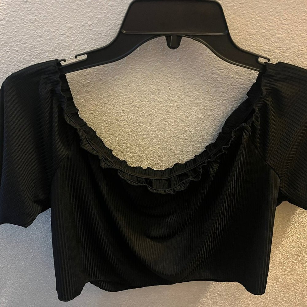 SHEIN Black Off the Shoulder Crop Top